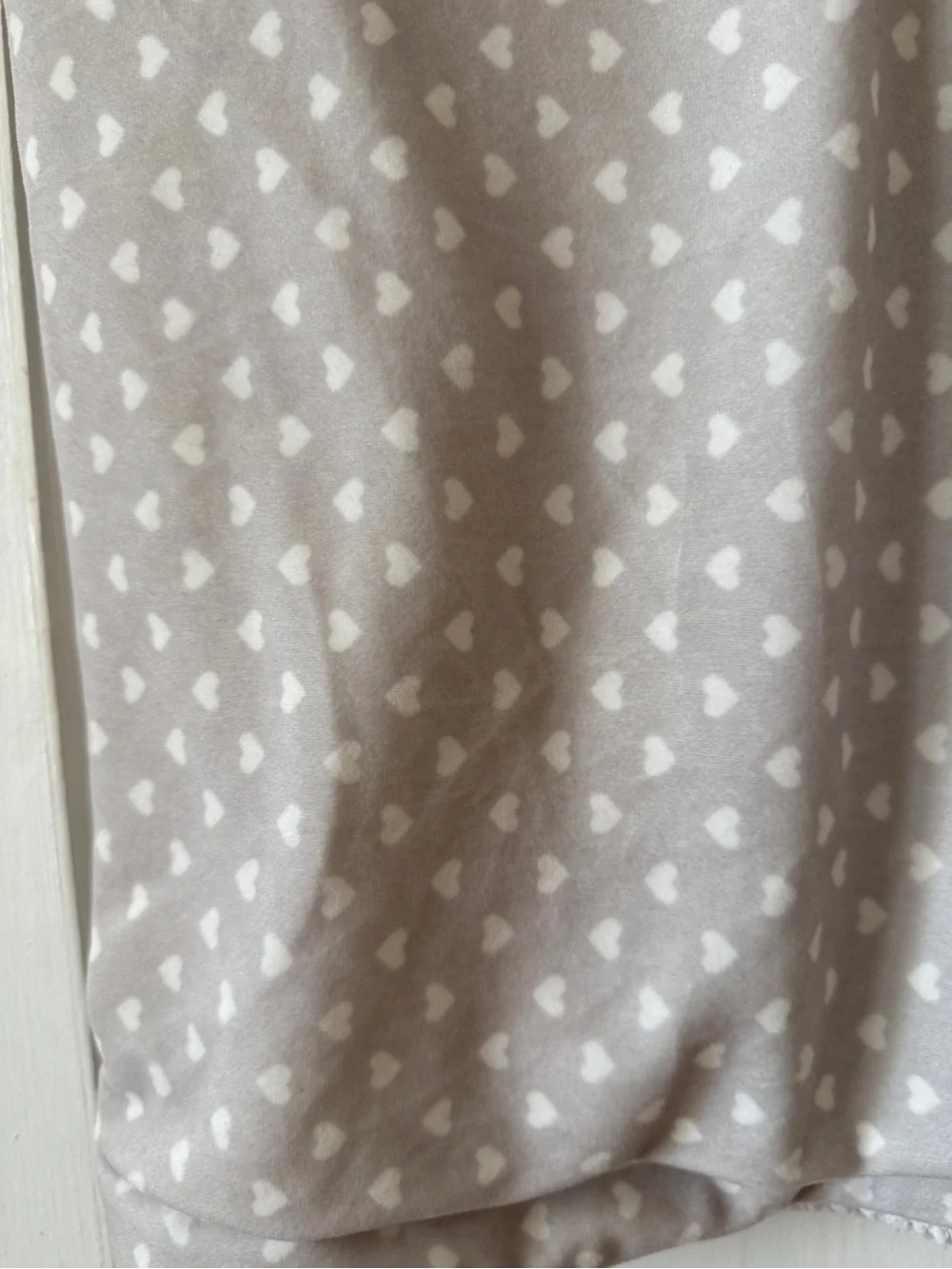 Light gray Heart-Print throw blanket